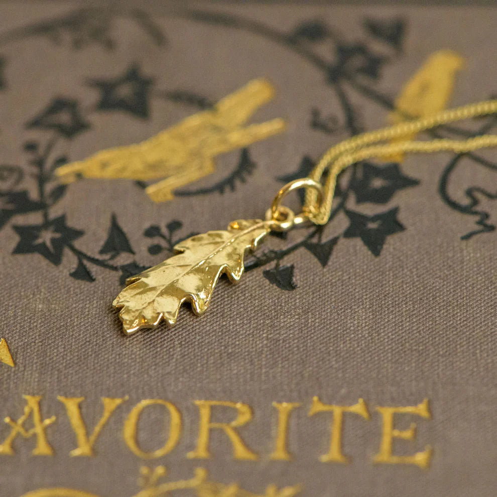 9ct Gold Oak Leaf with 18 Inch gold chain