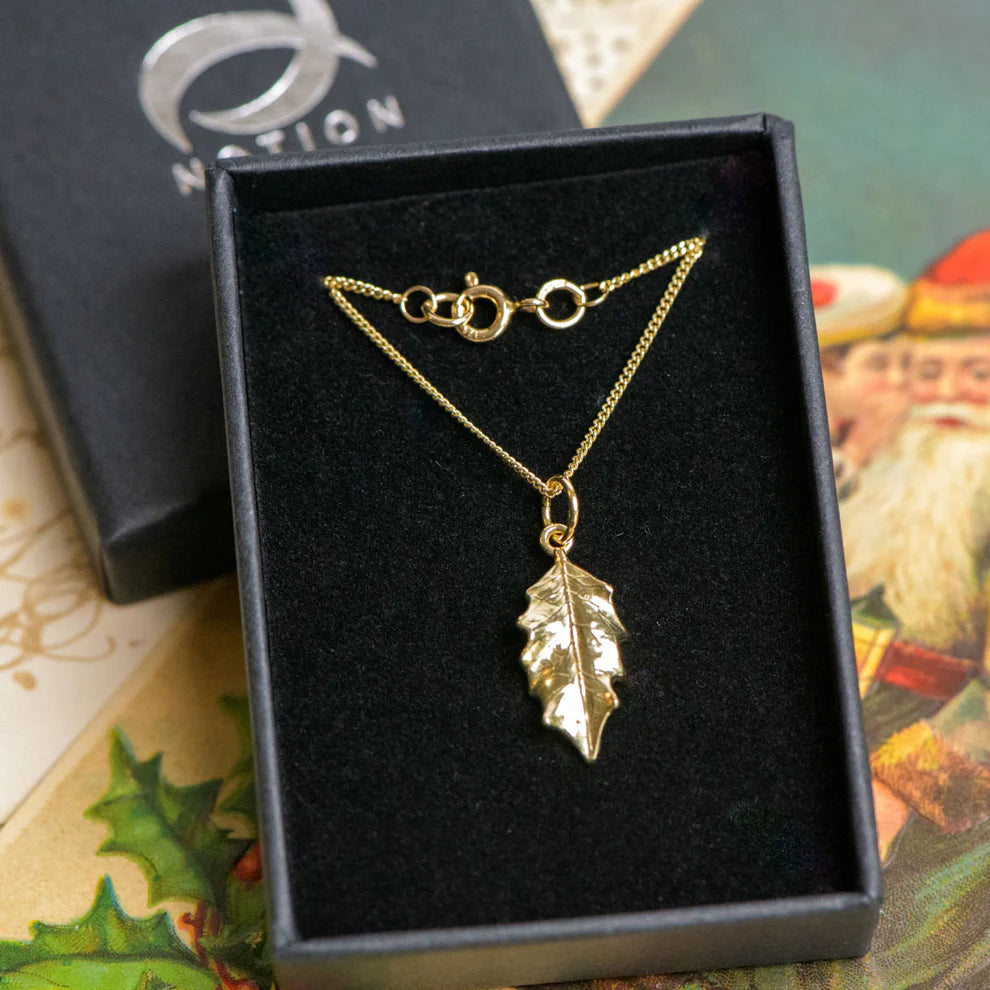 9ct Gold Holly Leaf with 16 Inch Gold chain
