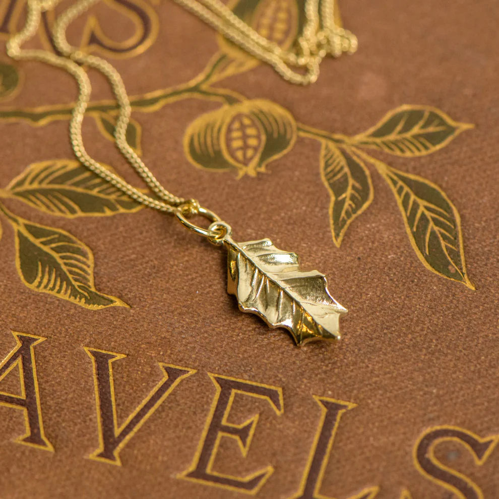 9ct Gold Holly Leaf with 16 Inch Gold chain