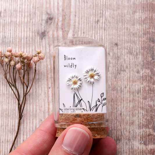 BLOOM WILDLY Big head daisy flower earrings