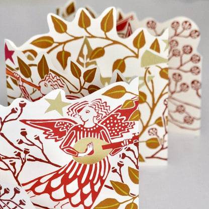 Splendid Shelf Decoration Leaves and Berries